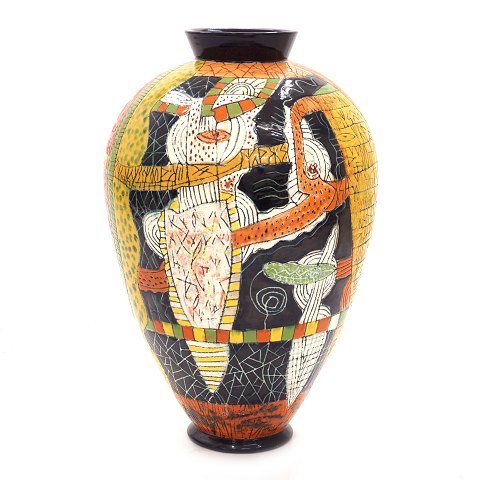 Lene Regius kolossal vase. Lene Regius, f. 1940, Kolossal vase i keramik. Signeret. H: 82cm. D:: 57cm