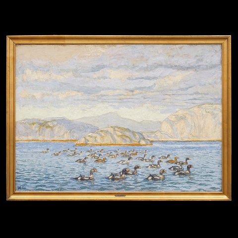 Johannes Larsen maleri. Johannes Larsen, 1867-1961, olie på lærred. Kongeedderfugle ud for Grønlands kyst. Signeret med monogram og dateret 1926. Lysmål: 93x130cm. Med ramme: 104x141cm
