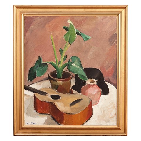 Olaf Rude maleri. Olaf Rude, 1886-1957, olie på lærred. Opstilling med kala, guitar og hat. Signeret Olaf Rude ca. år 1915. Lysmål: 78x65cm. Med ramme: 95x81cm