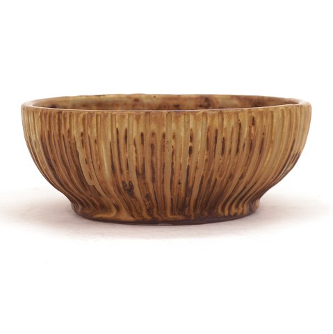 Bode Willumsen keramik. Bode Willumsen, 1895-1987, riflet keramik skål. Signeret Bode Willumsen, #74# og med Yin&Yan symbol. H: 9cm. D: 23cm