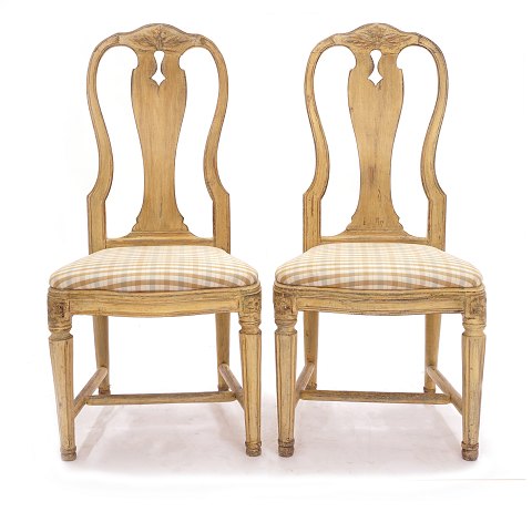 Ein Paar gustavianische Stühle. Schweden um 1780-1800. H: 99cm. H S: 44cm. B: 46cm. T: 43cm