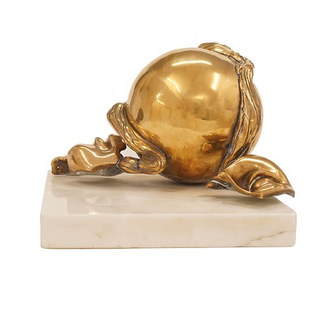 Jens-Flemming Sørensen bronzeskulptur. Jens-Flemming Sørensen, 1933-2017, forgyldt bronze monteret på marmorsokkel. Signeret 1980erne. Eget eksemplar. H: 16cm. Sokkel: 21x24cm