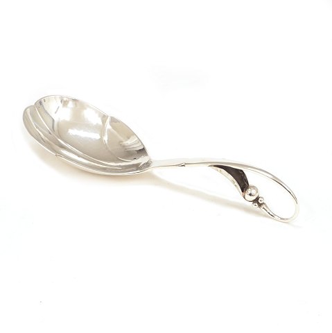 Georg Jensen ornamental serving spoon #21. L: 16,5cm. W: 52gr