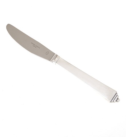 Georg Jensen Pyramid dinner knife. Silver and 
steel. Design by Harald Nielsen. L: 22,7cm