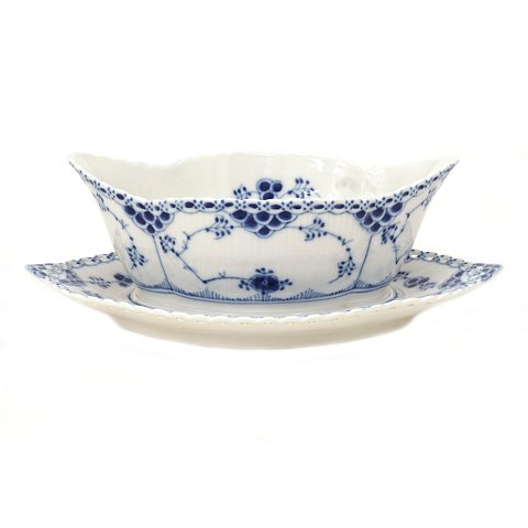 Royal Copenhagen blue fluted full lace sauce boat. 
#1105. H: 8,5cm. L: 25cm