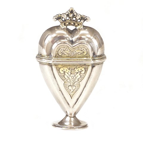 Hovedvandsæg sølv. Hjerteformet delvist forgyldt hovedvandsæg. Hans Busch, Aalborg, 1766-1803. H: 7,2cm. V: 37,3gr