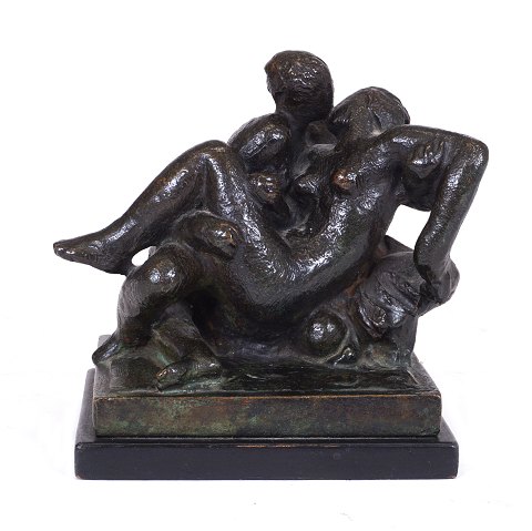 Gerhard Henning bronzefigur. Gerhard Henning, 1880-1967, bronzefigur i form af elskovspar. Signeret. Monteret på sokkel. H: 12cm. 9,5x10,5cm. (Mål uden sokkel)