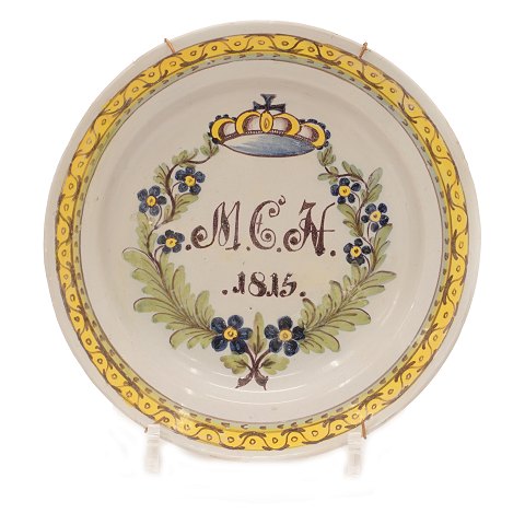 Signeret Kellinghusen tallerken med kronet 
mongram. Dateret 1813. D: 22cm