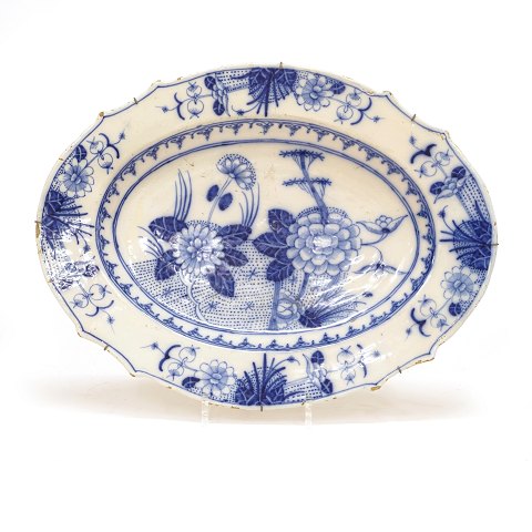 Oval faience plate. St. Kongensgade, Copenhagen, 
circa 1750. L: 45cm