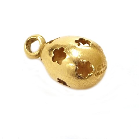 Ole Lynggaard 14kt guld Dew Drop med gennembrudt 
mønster. Design Charlotte Lynggaard. H: 25mm