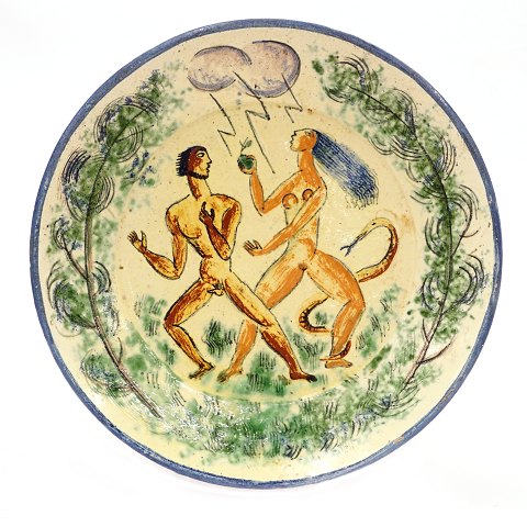 Jais Nielsen unika keramik fad. Jais Nielsen, 1885-1961, unika keramik fad med motiv i form af Adam & Eva i Paradis. Signeret "Jais 1919". D: 34,5cm