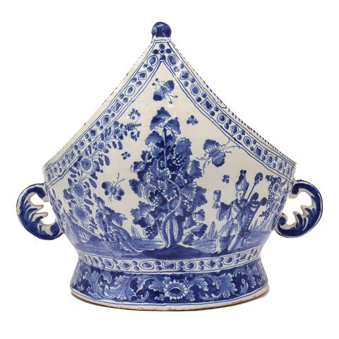 Blue decorated faience bishop's bowl manufactured 
by St. Kongensgade, Copenhagen, period of Johan 
Pfau circa 1740. H: 33cm. D: 32cm