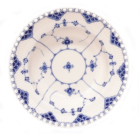 Set of five early Royal Copenhagen blue fluted 
full lace deep plates period 1870-90. D: 22cm