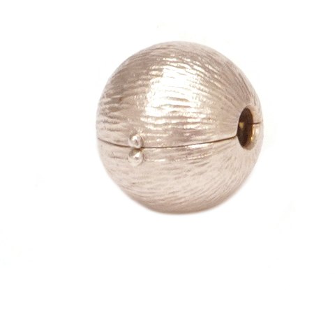 Ole Lynggaard kuglelås i 14kt hvidguld. Stemplet 
"Ole L 585". D: 10mm