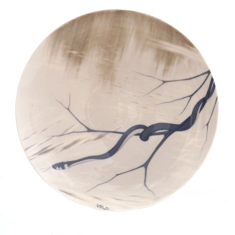 Royal Copenhagen unika fad af Carl Mortensen. 
Signeret og dateret 1891. D: 40cm