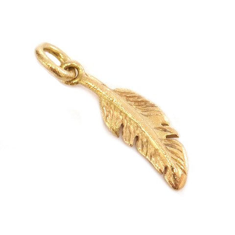 Ole Lynggaard Copenhagen 18kt gold mini pendant. 
Size: 20x5mm