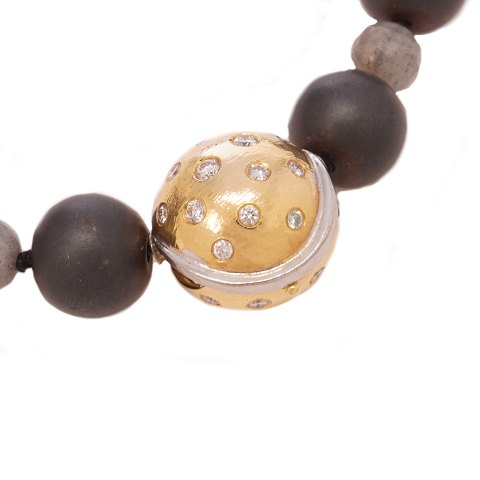 Lynggaard Copenhagen 14kt clasp with 34 diamonds. D: 14mm