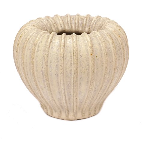 Arne Bang Steinzeugvase 3. Signiert. H: 11cm. D: 14cm