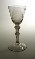 Norsk vinglas/bryllupsglas med dobbeltmonogram og datering 1779 Nøstetangen