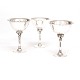 Harald Nielsen für Georg Jensen: Drei Cocktailbecher in Sterlingsilber. #479A. 
H: 10,5cm. D: 7,7cm. G: 292gr (3)