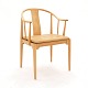 Hans J. Wegner, 1914-2007: Der Chinastuhl, Kirsch. Hergestellt von Fritz Hansen