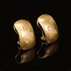 Et par øreklips i 14kt guld af Pynten, Horsens. Mål: 11x18mm
