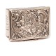 Schnupfttabakdose aus Silber von Jørgen Nielsen Brosbøll, Vejle, 1761. Innen vergoldet. H: 2,6cm. Masse: 4,5x6,2cm