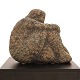 Otto P. skulptur af granit. Fremstillet af Otto Pedersen, Odense, 1902-95, og erhvervet direkte af kunstneren. Har således aldrig været i handlen. H: 31cm. L: 35cm