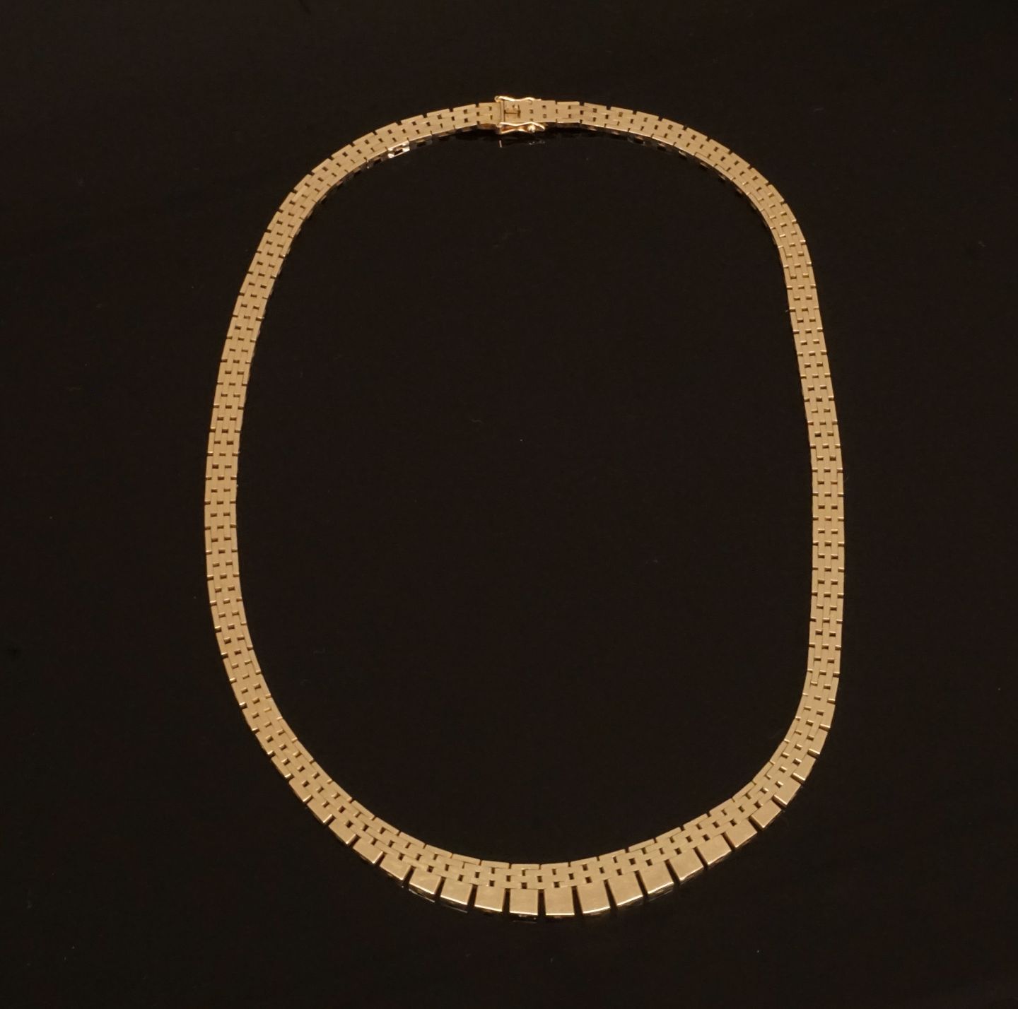 Aabenraa * Gifa (Guldsmedenes Indkøbsforening): Murstens halskæde i guld. L: 42cm. V: