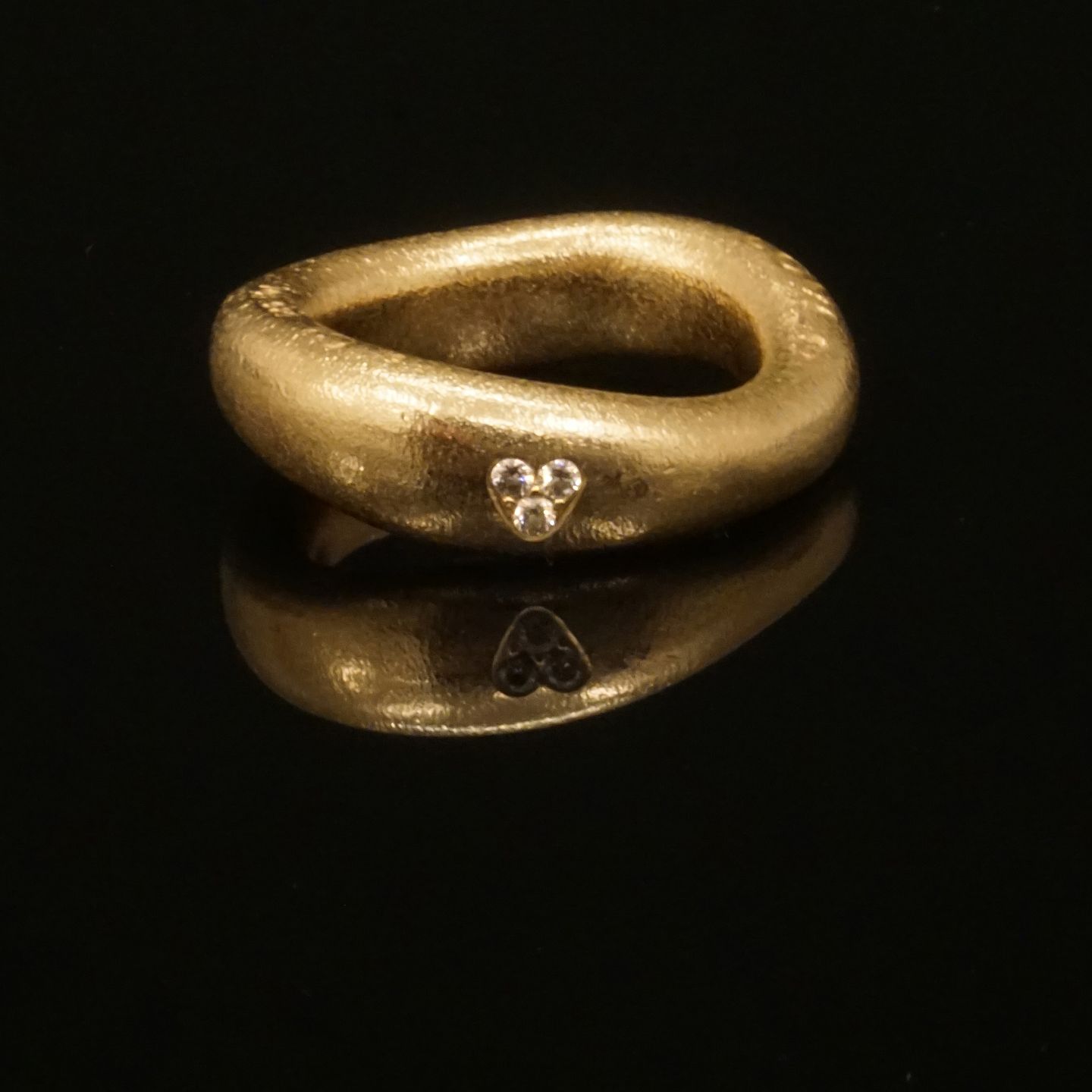 Aabenraa Antikvitetshandel * Lynggaard Love ring nr. 5. Charlotte Lynggaard ring 14kt guld med diamant