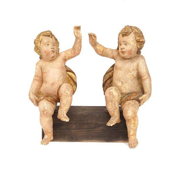 A pair of Baroque putti, wood. Sweden circa 1750. H: 55cm. B: 55cm