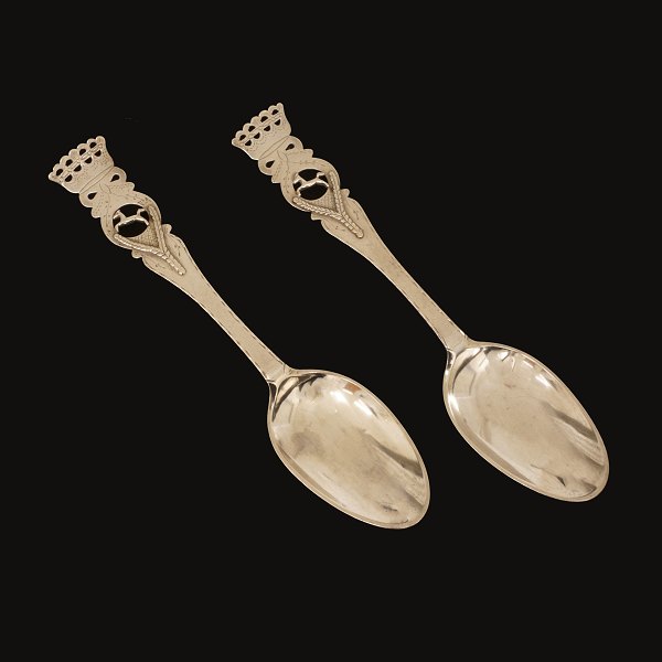 A rare pair of silver spoons. N. T. Mikkelsen, Ballum, Denmark, circa 1810.
L: 22cm. W 52gr