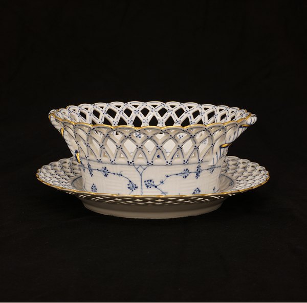 Royal Copenhagen blue fluted full lace fruit bowl with plate. Gilt. #1052 & 
1098. Dplate: 25cm. H: 10cm