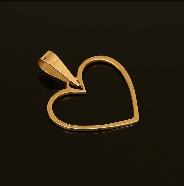 Bernhard Hertz, Copenhagen, Denmark: Heart shaped pendant. 14kt gold. Size: 
2,4x2,3cm