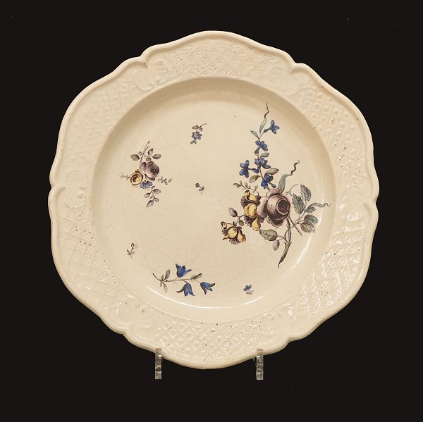 Large stoneware plate. Kastrup, Copenhagen, circa 1770. D: 35cm