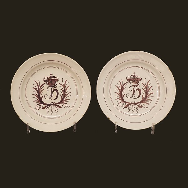 A pair of faience plates. St. Kongensgade, Copenhagen, circa 1746. D: 21,5cm