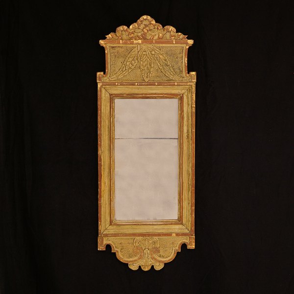 Forgyldt spejl, Gustaviansk. Sverige ca. år 1780. Mål: 84x32,5cm