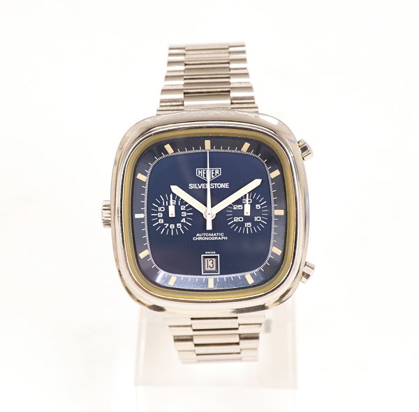 Heuer Silverstone, Blaues Zifferblatt. Ref. 110.313B
Jahrgang 1974.
Caliber 12.
Masse: 44x42mm. Sehr guter Zustand