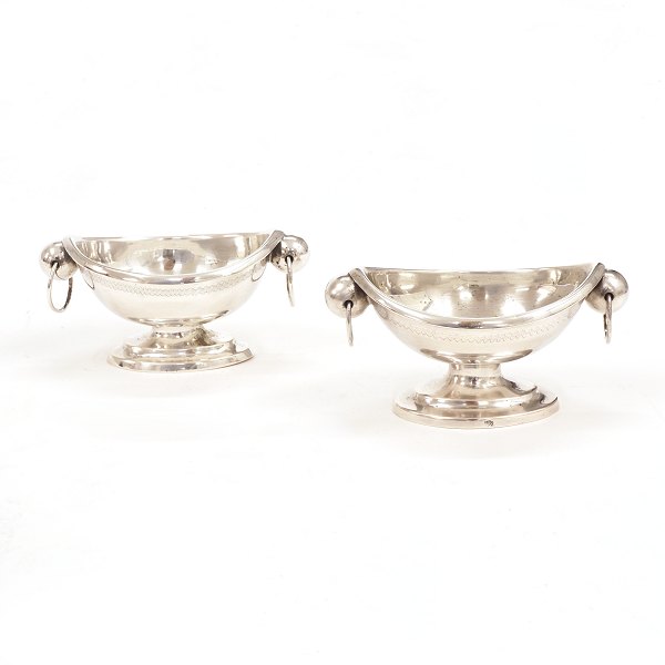 H. Chr. Kierulf Dahm, 1811-47, Kalundborg, Denmark: A pair of early 19th century 
silver saltcellar. H: 5,2cm. L: 10,6cm. W: 127gr