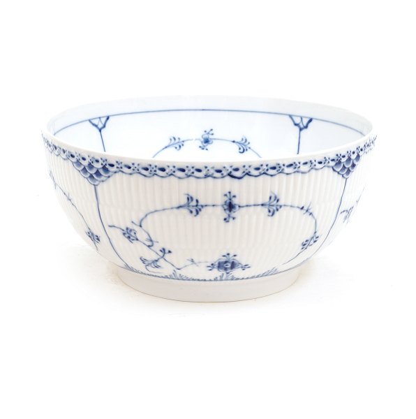 Royal Copenhagen: A large blue fluted half lace bowl. #1/579. H: 11,5cm. D: 24cm