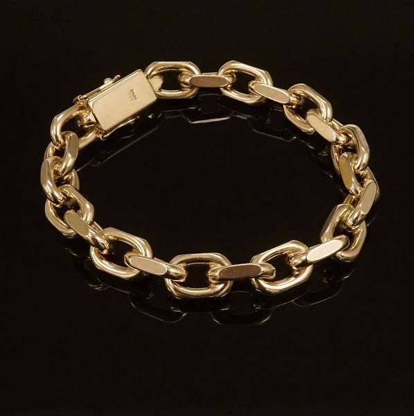 Bjarne Nordmark Henriksen: A large 8kt gold anchor bracelet. L: 24cm. W: 76,3gr