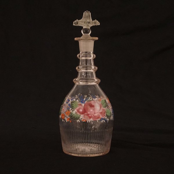 Emaljedekoreret karaffel med rosenmotiver. Fremstillet ca. år 1860. H: 28cm