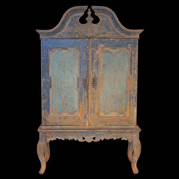 Original decorated Baroque cabinet. Sweden circa 1750. H: 185cm. W: 115cm. D: 
36cm