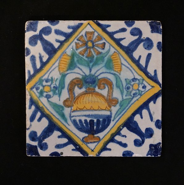 A 17th century Dutch polychrome decorated tile. Circa 1620-40. Size: 13x13cm