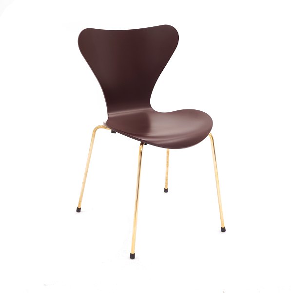 Arne Jacobsen: Mørkviolet Jubi 7