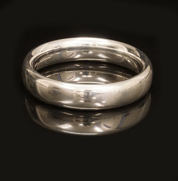 A Hans Hansen sterlingsilver bangle. D inside: 6,4cm. W: 78gr