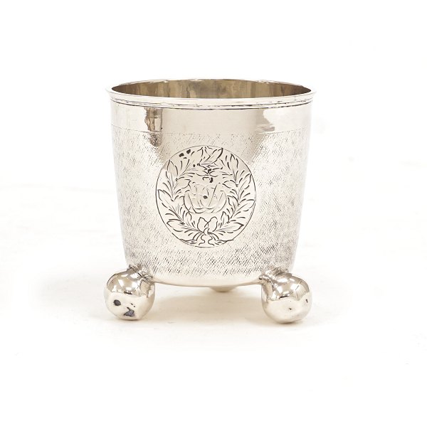 An early 18th century Danish silver cup by Benddix Aagesen Lund, Copenhagen, 
1713. H: 7cm. W: 75gr