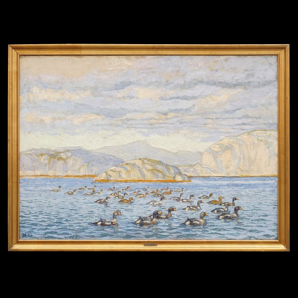 Johannes Larsen maleri. Johannes Larsen, 1867-1961, olie på lærred. Kongeedderfugle ud for Grønlands kyst. Signeret med monogram og dateret 1926. Lysmål: 93x130cm. Med ramme: 104x141cm