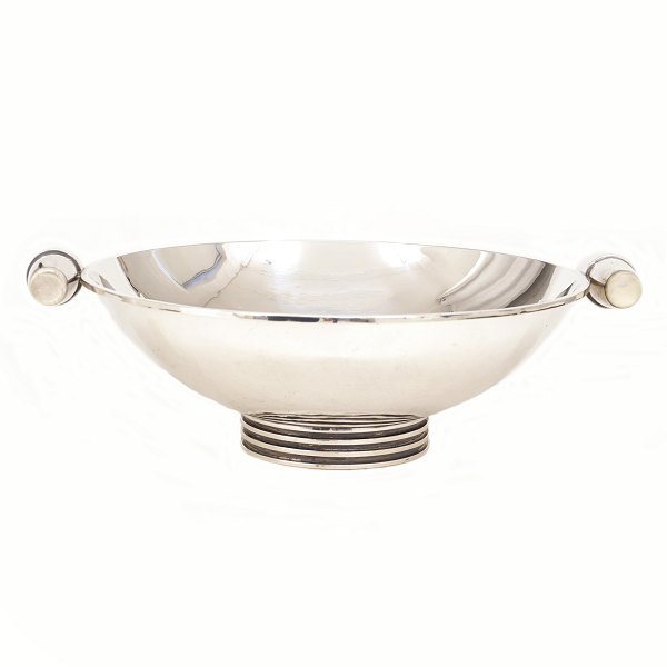 Large Hans Hansen, Denmark, sterlingsilver bowl. Marked and dated 1935. H: 11cm. 
D: 35cm. W: 1.062gr