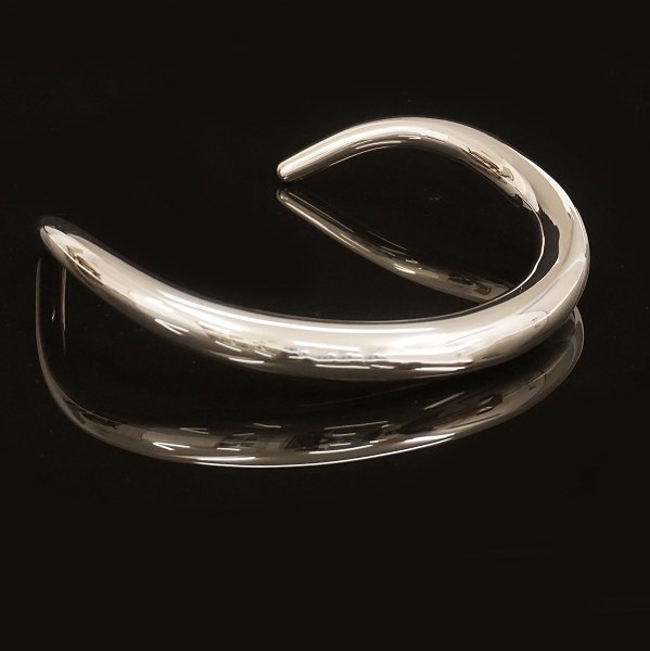 Anne Ammitzbøll for Georg Jensen: Bangle, Sterlingsilver. #A29. W inside: 12,5cm